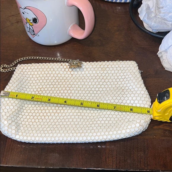 Elegant Cream Chain Shoulder Bag - Picture 4 of 5